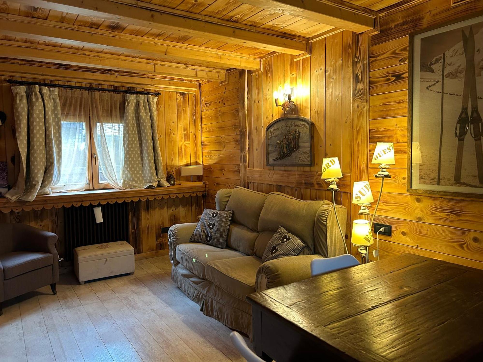 Hotel Letterario Locanda Collomb La Thuile Exterior photo