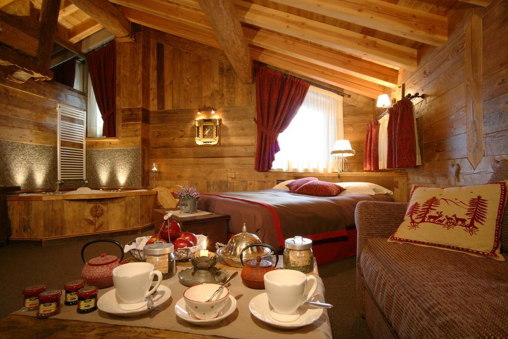 Hotel Letterario Locanda Collomb La Thuile Room photo